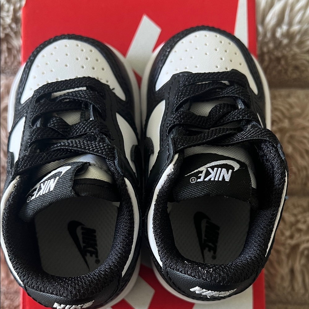 Nike Kids Black and White Low-Top Sneakers - Picture 5 of 5